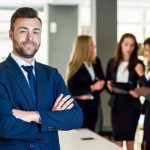 مدير علاقات عامة ناجح