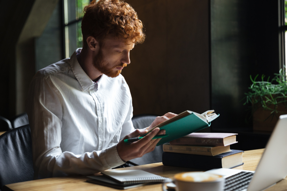 كيفية تحسين مهارتي القراءة والاستماع لدي؟
